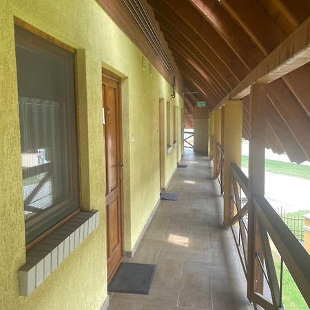 Pitypang Apartman Gyula Exteriör bild