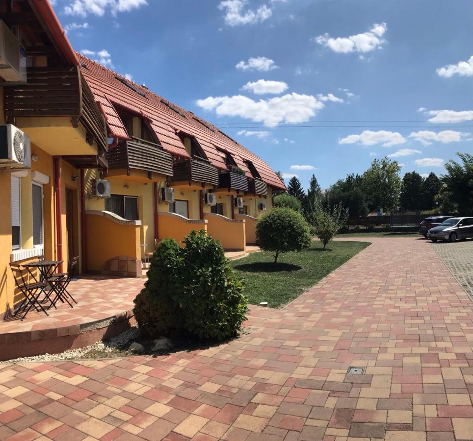 Pitypang Apartman Gyula Exteriör bild